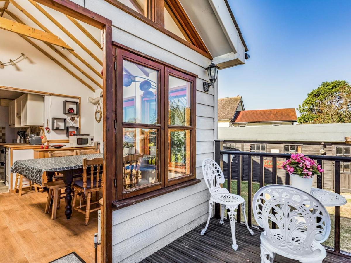 Pass The Keys Charming Family Home And Garden Close To The Beach Chichester Exteriör bild